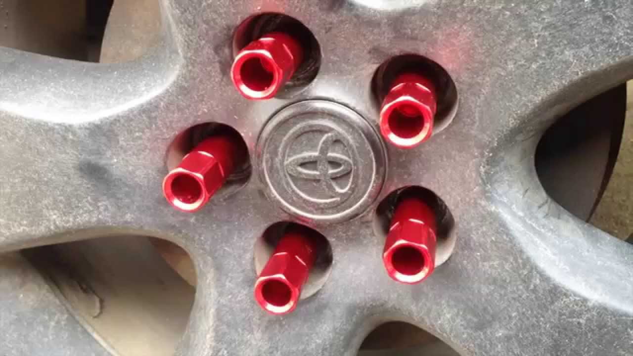 red wheel lug nuts